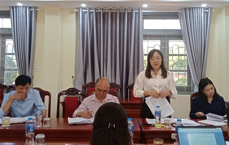 Đại biểu huyện Bạch Thông nêu những khó khăn, vướng mắc tại cuộc họp z5889749473057-06d8672e339225b4c0a727c2e7bd12dc-9216.jpg