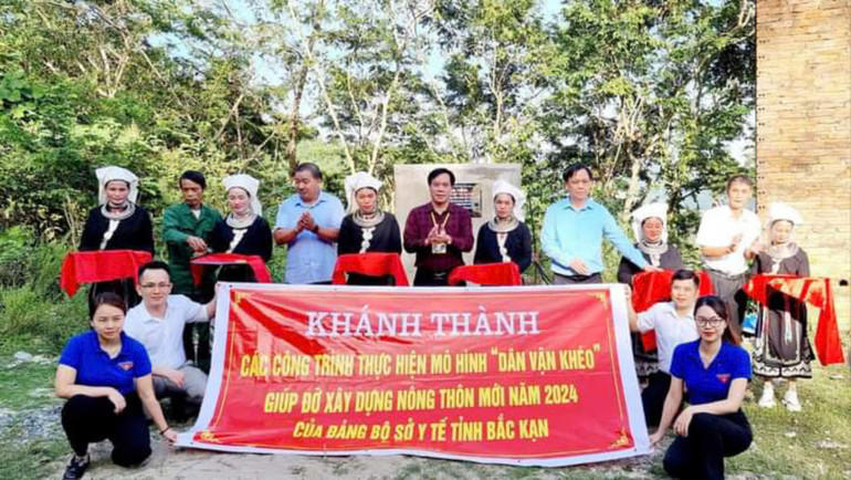 Lãnh đạo Đảng bộ Sở Y tế và địa phương cắt băng khánh thành công trình z5964844253354-7d51b853fac4f3452863f7ec4a2fc92d-2440-8274.jpg