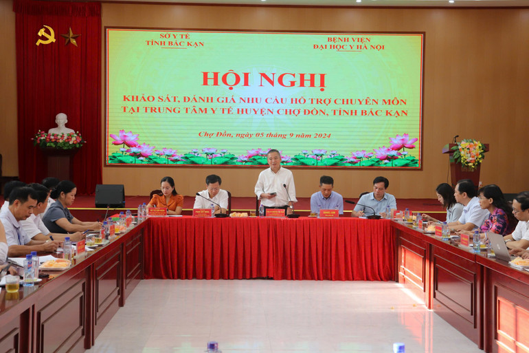 PGS-TS Nguyễn Lân Hiếu, Giám đốc Bệnh viện Đại học Y Hà Nội phát biểu tại buổi làm việc z5800889522452_59aae9ac86702be953ec824afc87e807.jpg