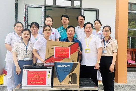 Sở Y tế Bắc Kạn kịp thời trao máy tính, máy in cho Trạm Y tế xã Yến Dương phục vụ hoạt động chuyên môn. 499822037-1144238370841379-2884604783754260395-n.jpg
