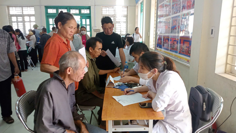 Tư vấn, chăm sóc sức khỏe cho người dân. z5893665343120-9600827a89e7ed59cf16f0b56929327a-8022.jpg