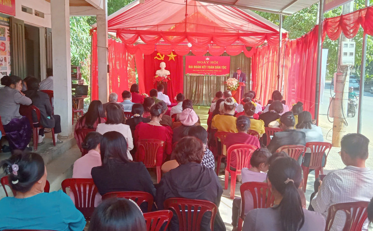 Đông đảo bà con trong tổ đến dự ngày hội. z6017680885497-d597320cac3ece89540f77e6b4303137.jpg