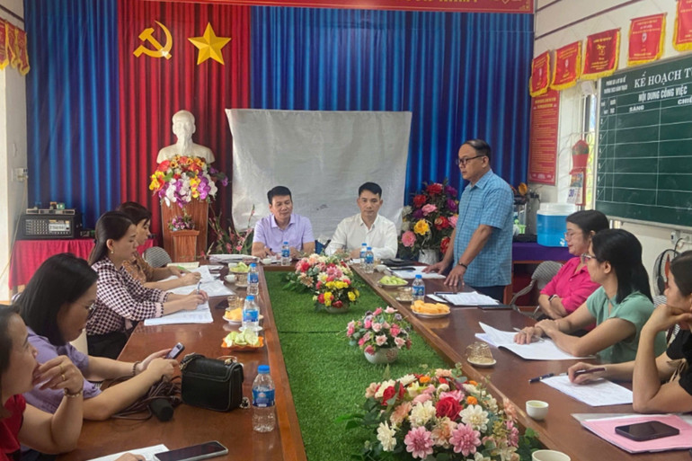 Đoàn giám sát làm việc tại Trường Phổ thông Dân tộc bán trú THCS Bành Trạch. IMG_20240831_102036.jpg