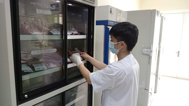 Khoa Huyết học-Truyền máu, BVĐK tỉnh bảo đảm nguồn máu phục vụ bệnh nhân trong dịp Tết. z6258832406077-c38f57b0af2e6335e7a1ca524c4d2cc5.jpg