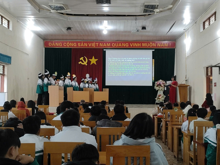 Tuyên truyền giáo dục giới tính, sức khỏe sinh sản vị thành niên tại Trường THPT Phủ thông (Bạch Thông). z6156943961465-01bffda3f233103718dcedc3579a7978.jpg
