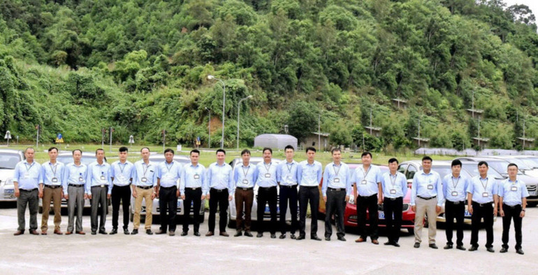 Đội ngũ giáo viên nhà trường có nhiều kinh nghiệm trong công tác giảng dạy z5756175307928_8972e8bd1644ca994b47e0673642c7de.jpg
