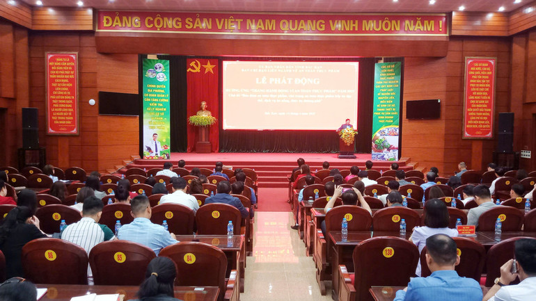 Quang cảnh Lễ phát động. z6503131760328-b2a0131f717883e1a060109c0deed162.jpg