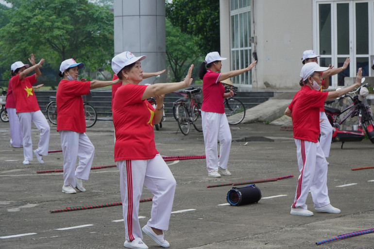 NCT trên địa bàn thành phố rèn luyện thể dục, thể thao để nâng cao sức khỏe. 88.jpg