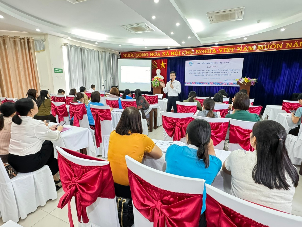 Hội LHPN tỉnh Bắc Kạn tổ chức tập huấn về ứng dụng công nghệ, chuyển đổi số cho hội viên phụ nữ. (ảnh: Hà Thanh) tap-huan-1.jpg