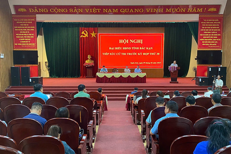 Quang cảnh Hội nghị tiếp xúc cử tri huyện Ngân Sơn. 2-3243.jpg