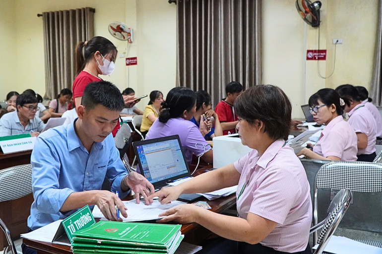 Giao dịch khách hàng tại phường Nguyễn Thị Minh Khai (TP Bắc Kạn). Minh khai.jpg