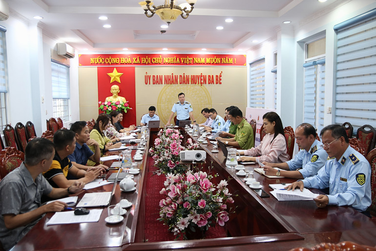 Đoàn công tác của BCĐ 389 tỉnh làm việc tại huyện Ba Bể. 4.jpg