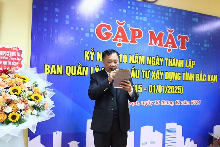 Ông Nông Ngọc Huấn, Giám đốc BQLDA đầu tư xây dựng tỉnh phát biểu tại buổi lễ kỷ niệm 10 năm Ngày thành lập Ban. 1-9005.jpg