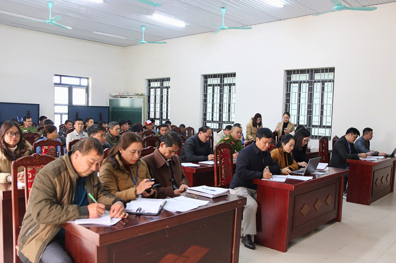 Các đại biểu dự Hội nghị tổng kết nhiệm vụ năm 2024, triển khai nhiệm vụ năm 2025 xã Bằng Vân (Ngân Sơn). 4.jpg