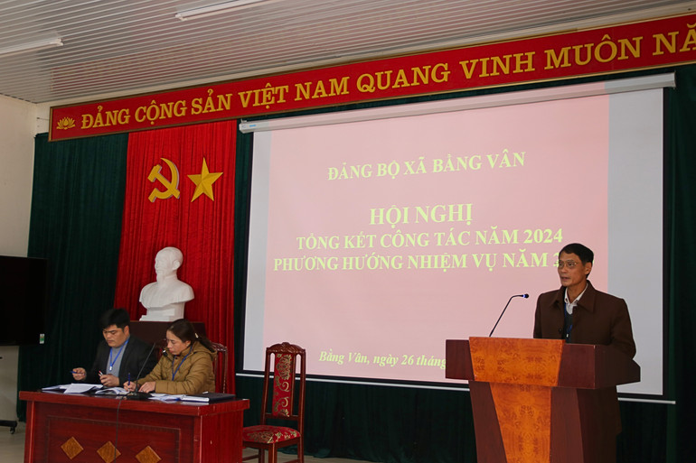 Đồng chí Nông Hồng Quảng, Bí thư Đảng ủy xã phát biểu khai mạc hội nghị. 2.jpg