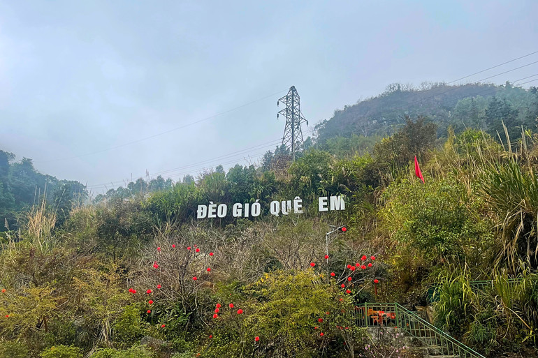 Điểm dừng chân tại khu vực Đèo Gió. 002.jpg