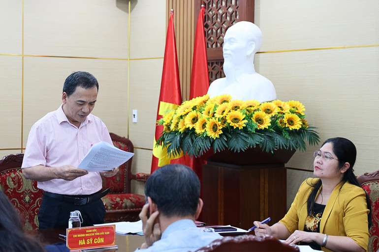 Đồng chí Hà Sỹ Côn, Giám đốc Chi nhánh NHCSXH tỉnh báo cáo hoạt động của Ban đại diện HĐQT NHCSXH tỉnh quý I/2025. 2.jpg