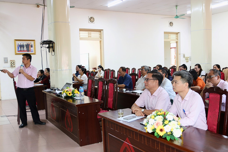 Chi nhánh NHCSXH tỉnh tập huấn triển khai ứng dụng Quản lý tín dụng chính sách. 1-3341-2704.jpg