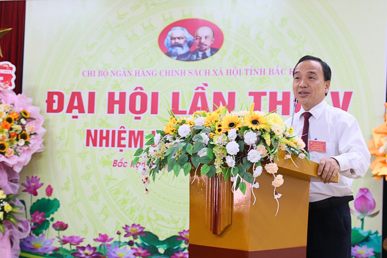 Đồng chí Hà Sỹ Côn, Bí thư Chi bộ, Giám đốc Chi nhánh NHCSXH phát biểu khai mạc. 1.jpg
