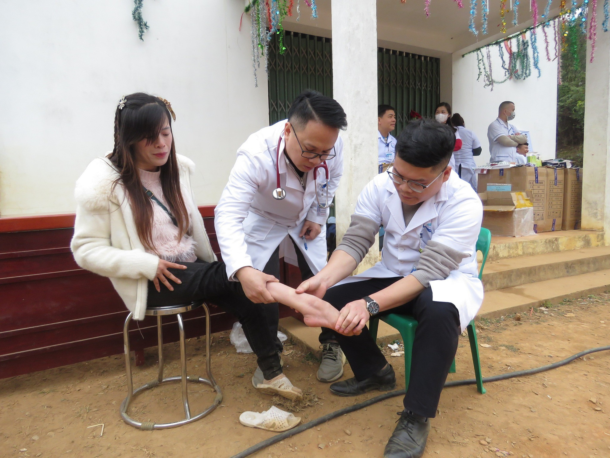 Nhiều người dân được tư vấn, khám sức khỏe. 474043405-1023520726486934-7118668017744186550-n-1.jpg