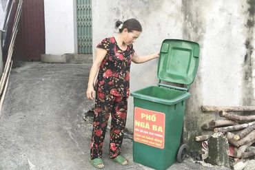 Mô hình “Thùng rác tự quản” tại phố Ngã Ba, thị trấn Phủ Thông góp phần bảo vệ môi trường,làm đẹp mỹ quan đô thị