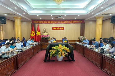 Thủ tướng Chính phủ đối thoại với doanh nghiệp về phát triển kinh tế tư nhân