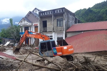 Lũ quét gây sạt lở, tắc đường tại tuyến ĐT.257B, dự kiến thông tuyến trong chiều 18/5