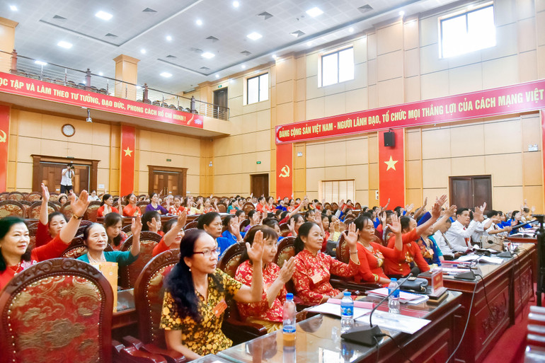 Đại biểu biểu quyết tại Đại hội. 9.jpg