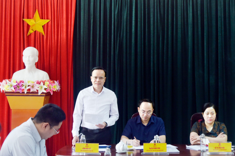 Đồng chí Đồng Văn Lưu, Phó Chủ tịch HĐND tỉnh phát biểu tại buổi tiếp công dân. 6.jpg