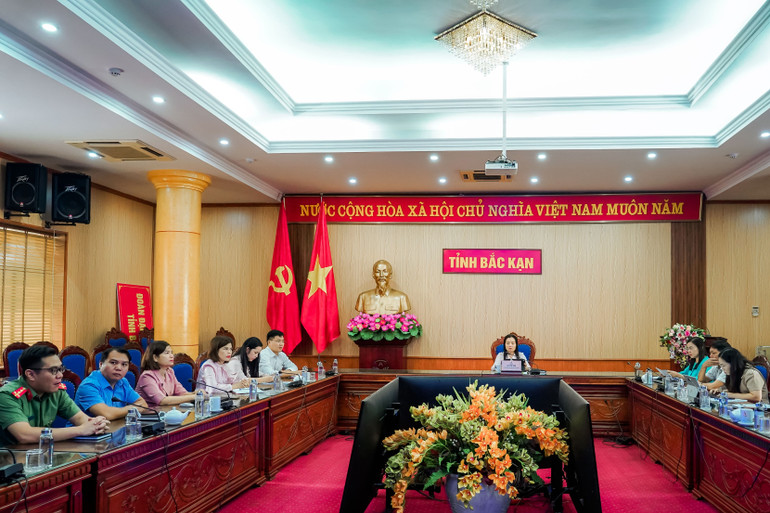 Đại biểu tham dự tại điểm cầu tỉnh Bắc Kạn. hop-ngay-9-5587.jpg