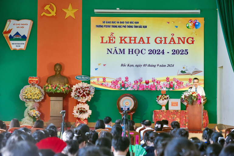 Quang cảnh buổi lễ. Quang cảnh buổi lễ.