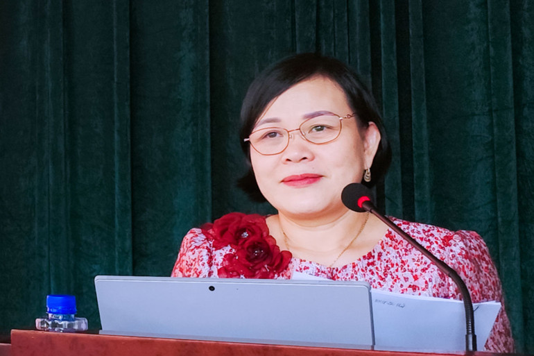 Bà Đào Thị Mai Sen, Phó Giám đốc Sở Giáo dục và Đào tạo tỉnh phát biểu tại buổi tập huấn. 1.jpg