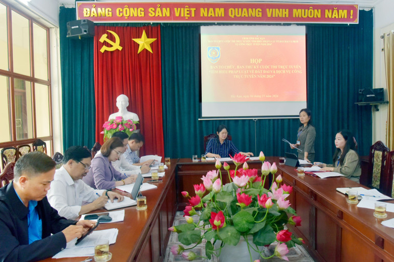 Quang cảnh cuộc họp. 3.jpg