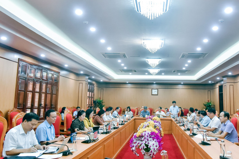 Quang cảnh buổi làm việc 3.jpg