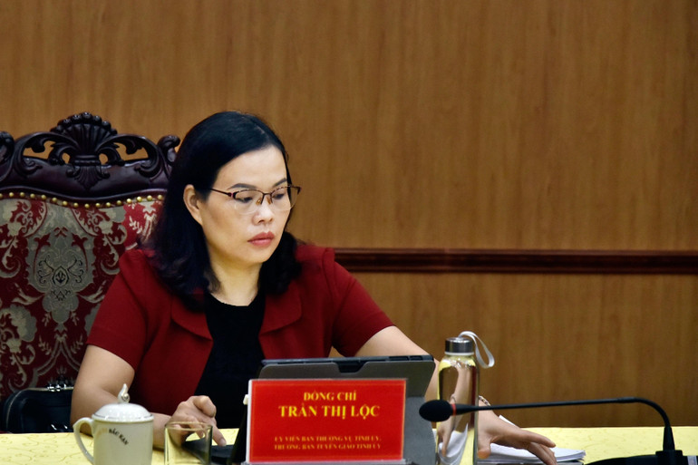 Đồng chí Trần Thị Lộc, Ủy viên Ban Thường vụ, Trưởng ban Tuyên giáo Tỉnh ủy, báo cáo viên cấp Trung ương chủ trì tại điểm cầu tỉnh Bắc Kạn. 2.jpg