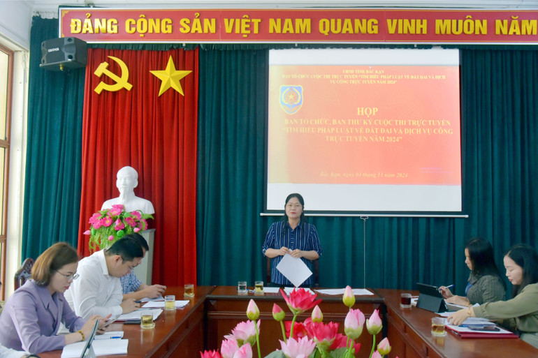 Đồng chí Phó Chủ tịch UBND tỉnh Hoàng Thu Trang phát biểu tại Cuộc họp. 1.jpg