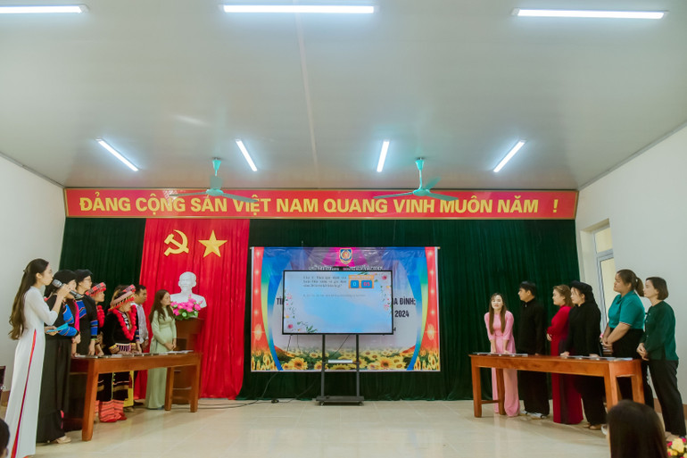 Các đội tham gia phần thi: Kiến thức pháp luật. 5-7812-8130.jpg