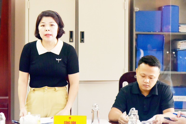 Bà Loan trình bày tại buổi tiếp công dân. 4.jpg