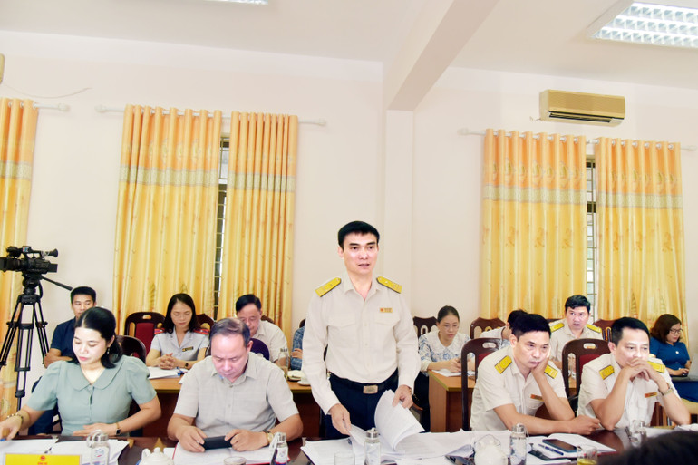 Ông Trần Việt Thành, Phó Cục trưởng Cục Thuế tỉnh báo cáo tại buổi tiếp công dân. 5.jpg