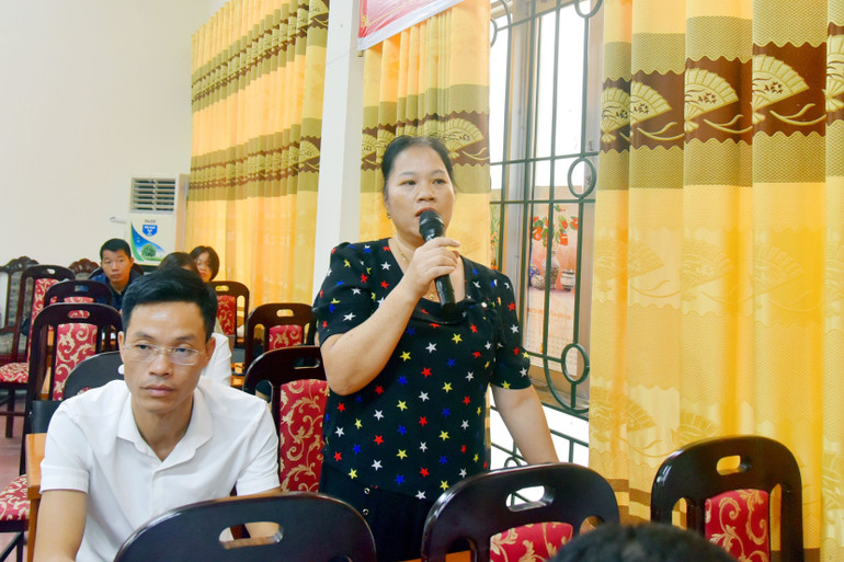 Cử tri nêu ý kiến, kiến nghị. 7-5666.jpg