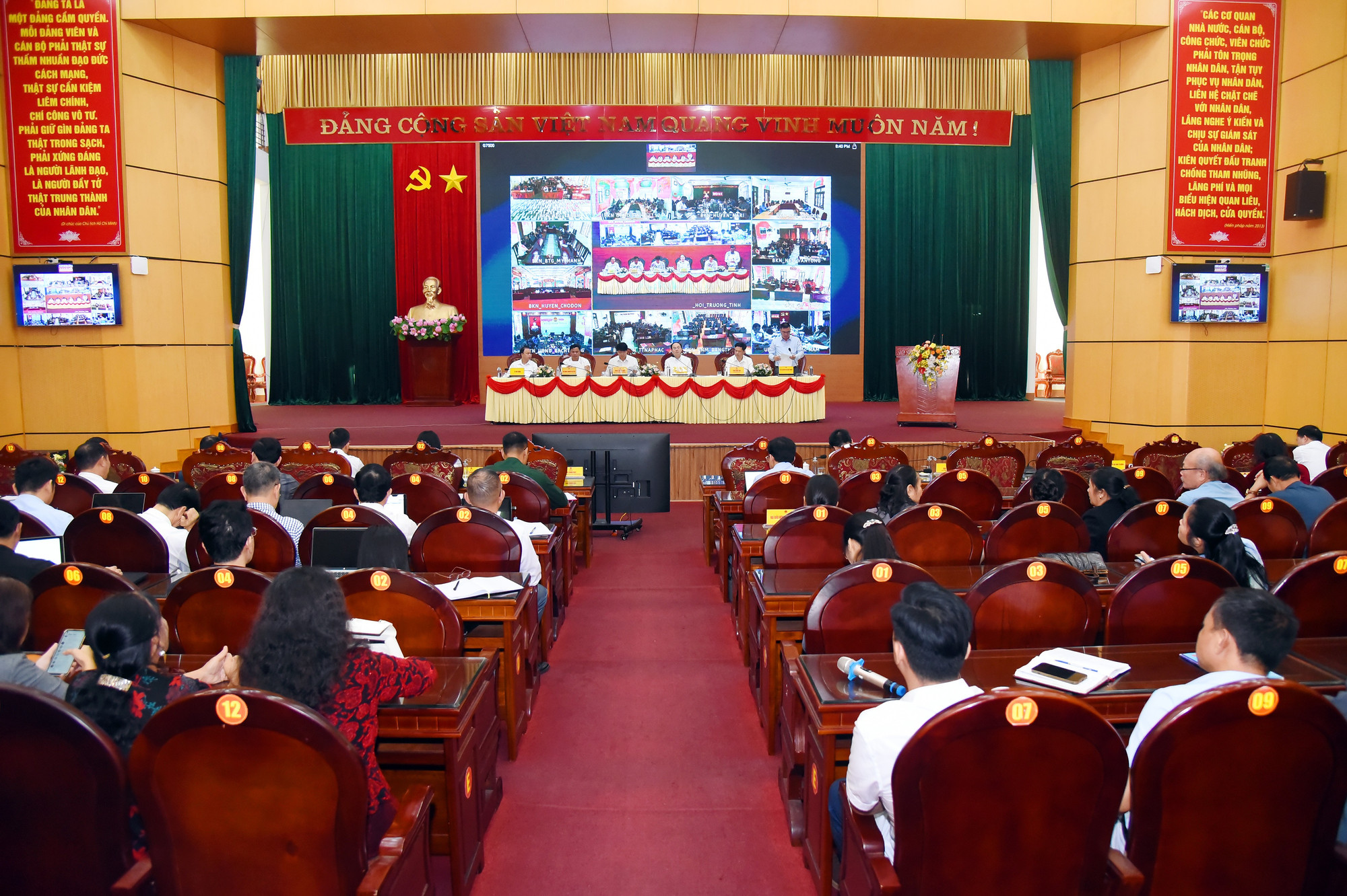 Quang cảnh cuộc Đối thoại. doi-thoai-nong-dan-1.jpg