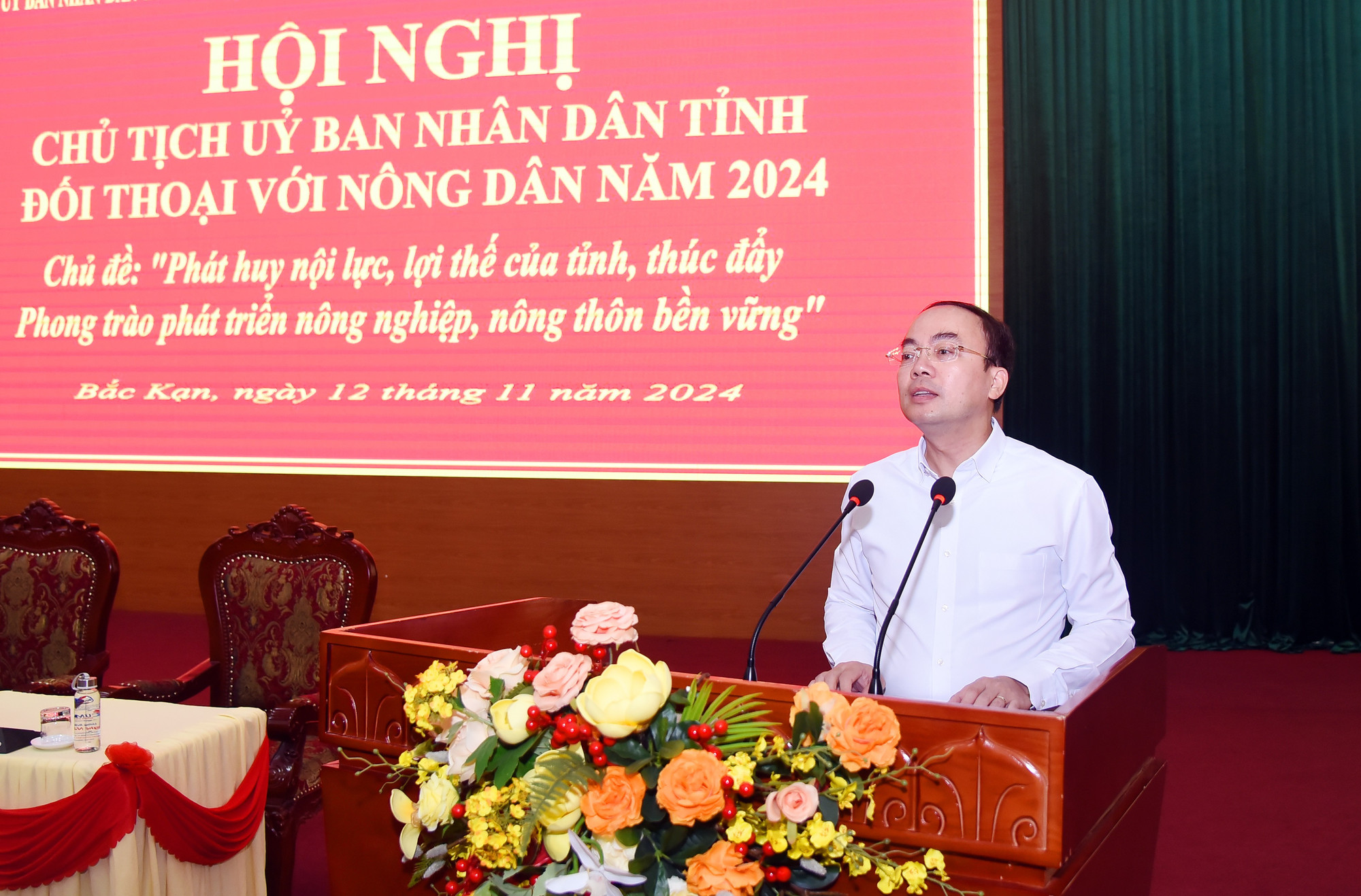 Đồng chí Chủ tịch UBND tỉnh Nguyễn Đăng Bình kết luận Hội nghị. doi-thoai-nong-dan-6.jpg