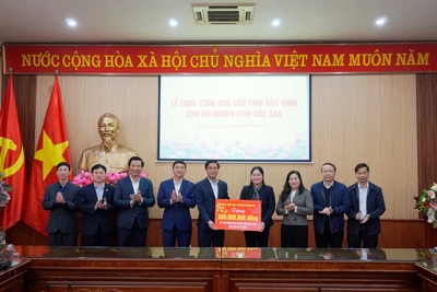 Tỉnh Bắc Ninh chúc Tết và ủng hộ Quỹ Vì người nghèo của tỉnh Bắc Kạn 500 triệu đồng