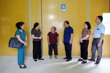 Chủ tịch Ủy ban MTTQ Việt Nam tỉnh kiểm tra xóa nhà tạm tại Chợ Mới 