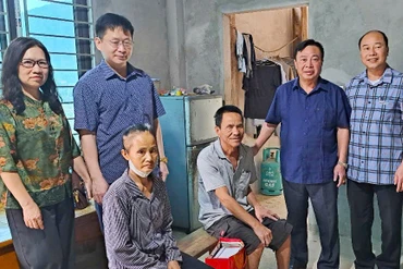 Thăm, tặng quà người khuyết tật tại huyện Chợ Mới