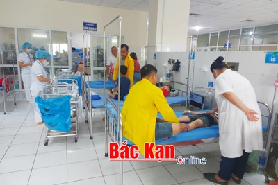 Nông Thượng: Thêm người nhập viện vì biểu hiện nôn, sốt, đau bụng, đau đầu