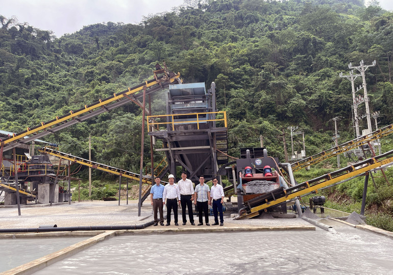 Công ty TNHH MTV khoáng sản & thương mại Đồng Nam đầu tư dây chuyền chế biến từ đá sang cát trị giá hơn 10 tỷ đồng. 1.jpg