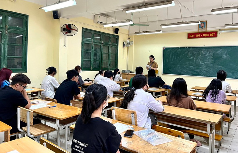 Thí sinh dự thi thi tốt nghiệp THPT năm 2024 tại Hà Nội - Ảnh: VGP/Nhật Nam Thí sinh dự thi thi tốt nghiệp THPT năm 2024 tại Hà Nội - Ảnh: VGP/Nhật Nam