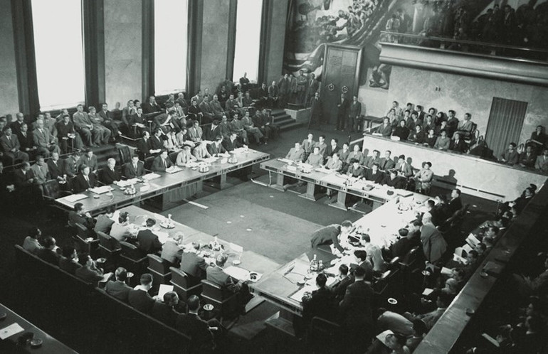 Phiên họp toàn thể bế mạc Hội nghị các Bộ trưởng Ngoại giao ở Geneve tháng 7/1954. (Nguồn ảnh: Viện Lưu trữ Phim ảnh Nhà nước Nga). Phiên họp toàn thể bế mạc Hội nghị các Bộ trưởng Ngoại giao ở Geneve tháng 7/1954. (Nguồn ảnh: Viện Lưu trữ Phim ảnh Nhà nước Nga).