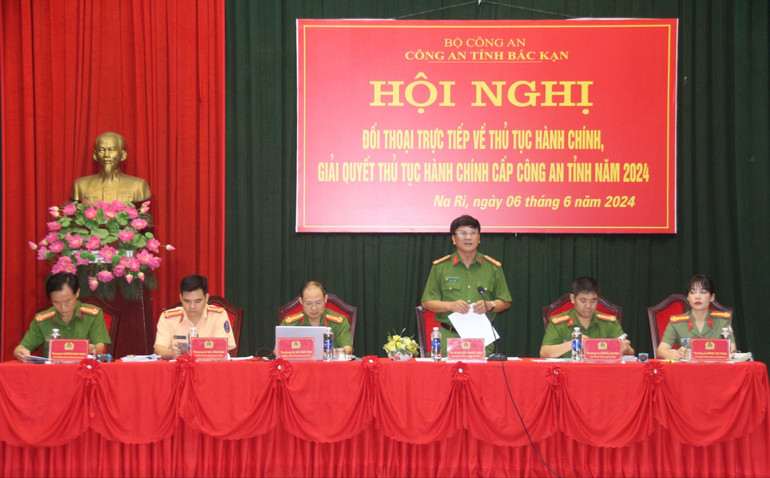 Hội nghị đối thoại là hoạt động thường niên của Công an tỉnh để lắng nghe ý kiến đóng góp của Nhân dân đối với công tác giải quyết TTHC. IMG_0176.JPG